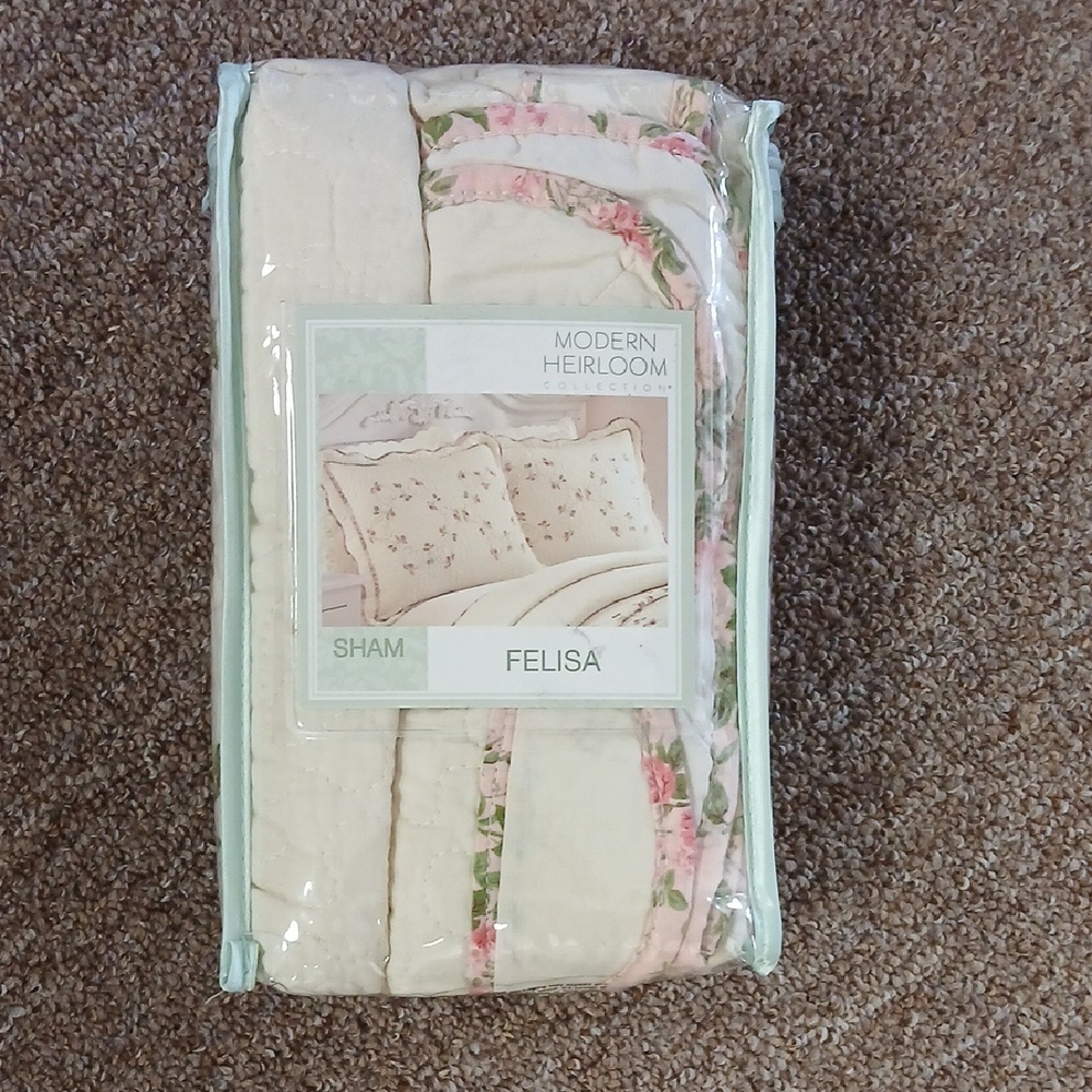 Felisa Cream Bedding Set